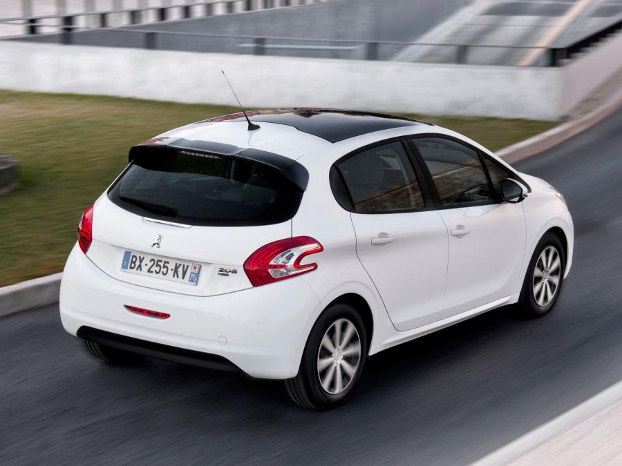  Peugeot 208 5-Door 2012 года  (фото 59 из 73)